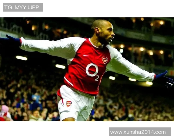 《聚焦绿茵场:与足球巨星深度对话,揭开他们背后的故事与梦想》 《聚焦绿茵场:与足球巨星深度对话,揭开他们背后的故事与梦想》