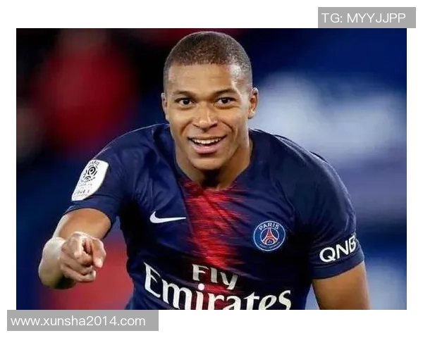 从稚嫩到巨星追寻足球球星幼年照片里的成长轨迹